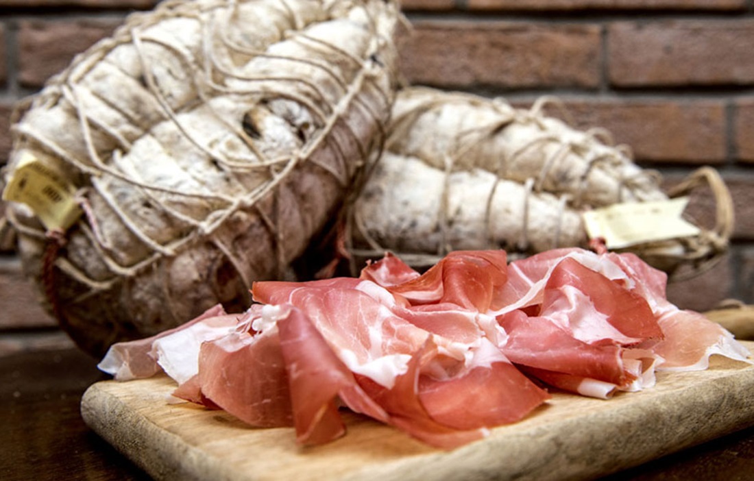 Culatello di Zibello DOP Podere Cadassa, 18 Monate Naturkeller gereift, aus Parma - ohne Nitrate.