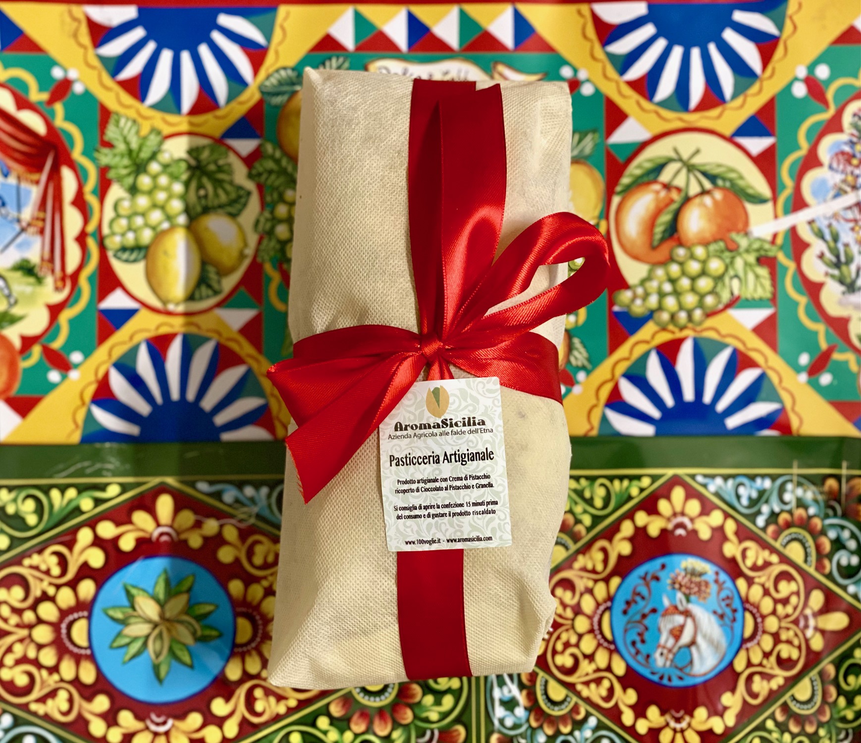 Konditor Pistazientorte gefüllt mit sizilianischer Pistaziencreme aus Bronte