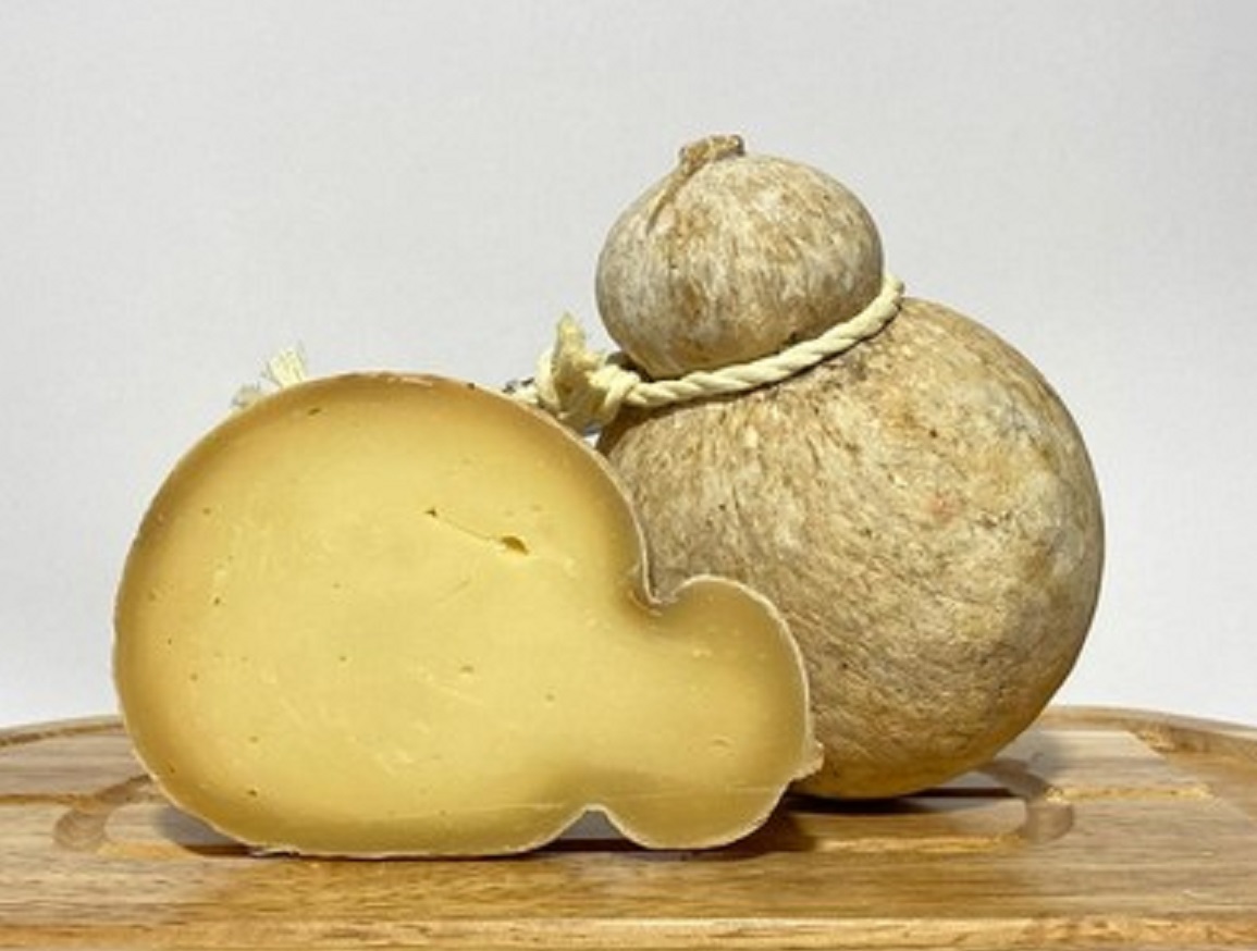 Caciocavallo Silano Höhlen gereift - Rohmilchkäse aus Apulien