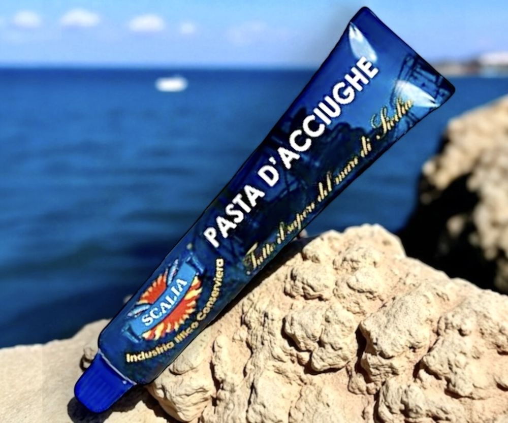 Sardellenpaste gebrauchsfertig aus der Tube aus Sizilien