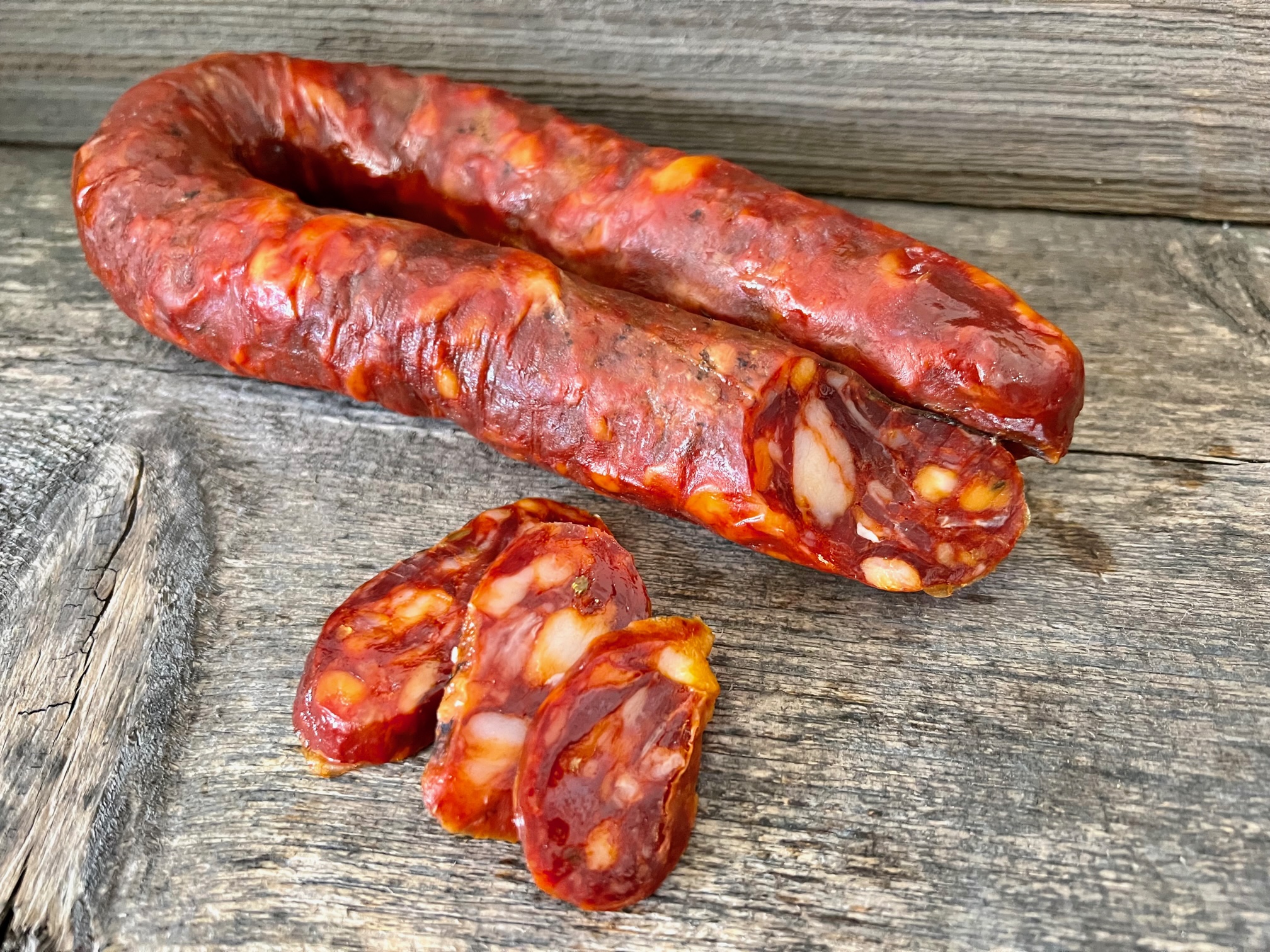 Scharfe Salsiccia Curva di Calabria mit Chili