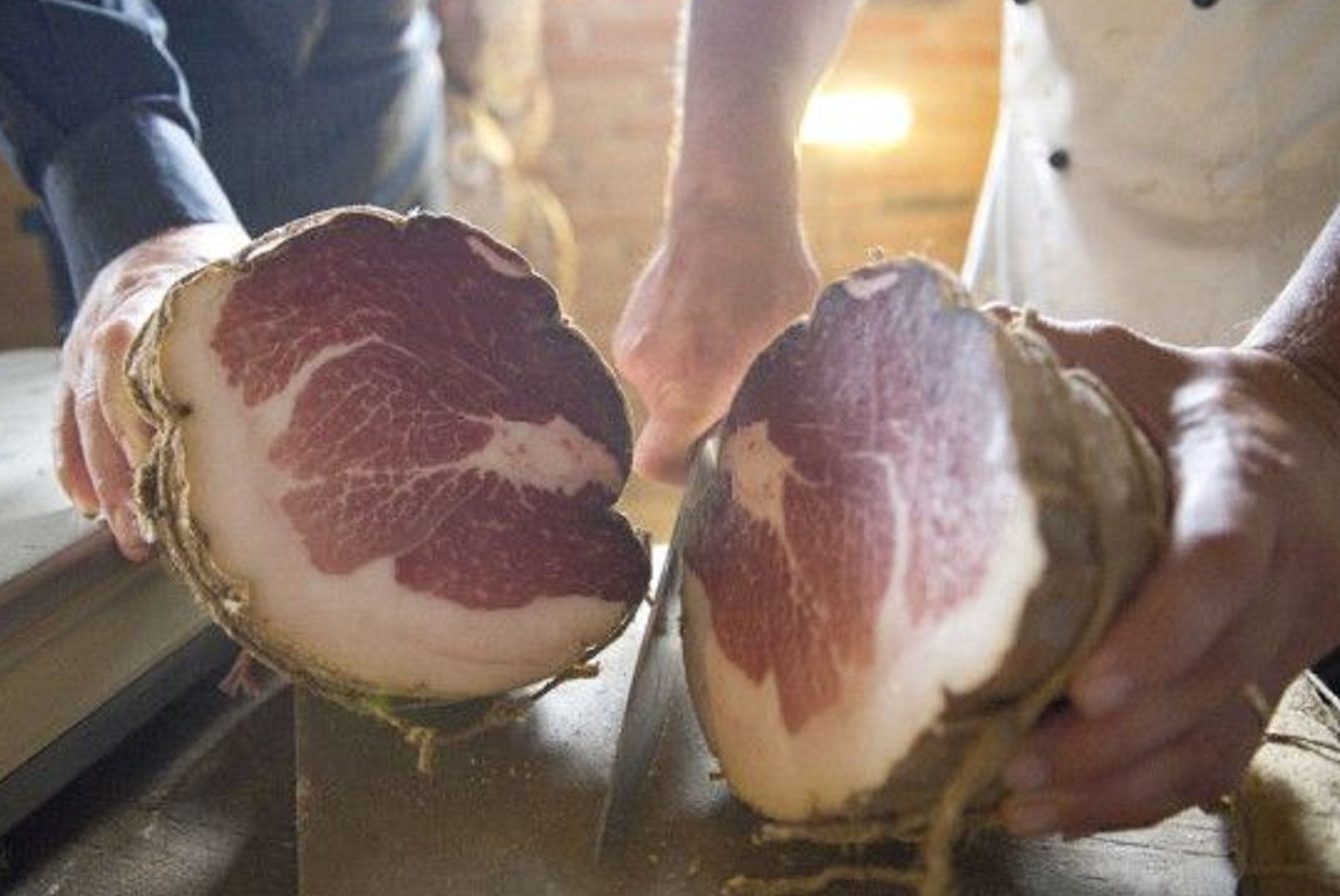 Culatello di Zibello DOP Podere Cadassa, 18 Monate Naturkeller gereift, aus Parma - ohne Nitrate.