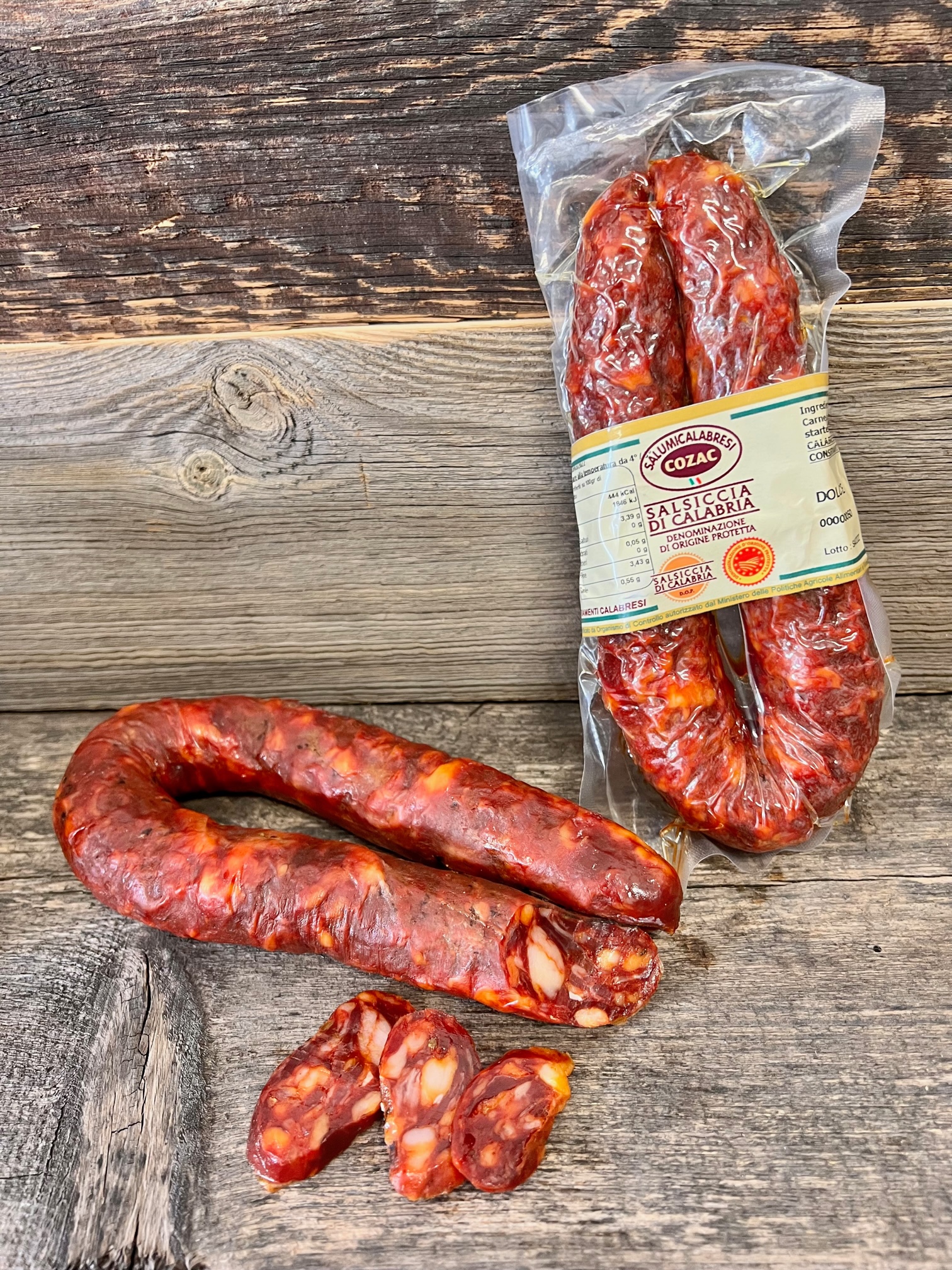 Scharfe Fenchel-Salsiccia Curva di Calabria DOP mit Chili und Wildfenchelsamen